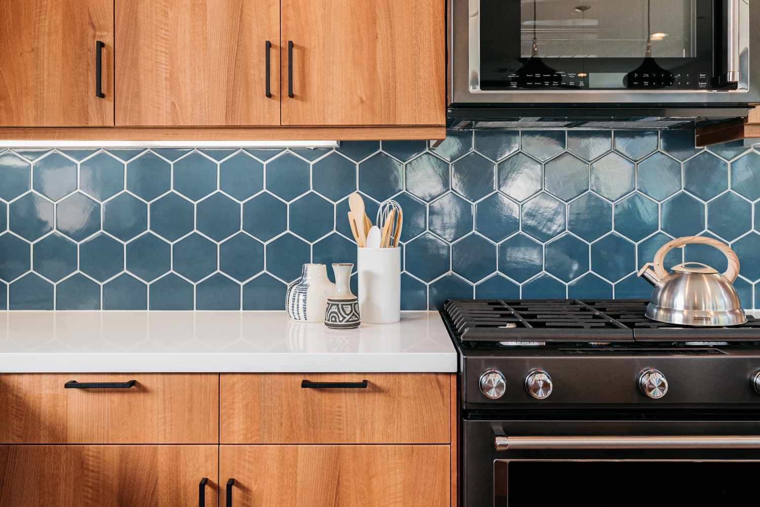 kitchen tiles fixing service in Dubai